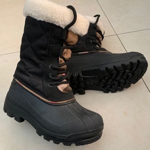 Girls size 9.5/10.5 Burberry snow boots